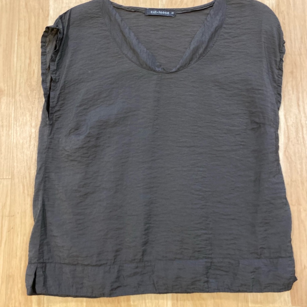 Cut Loose Slate Gray Crinkle Top size S